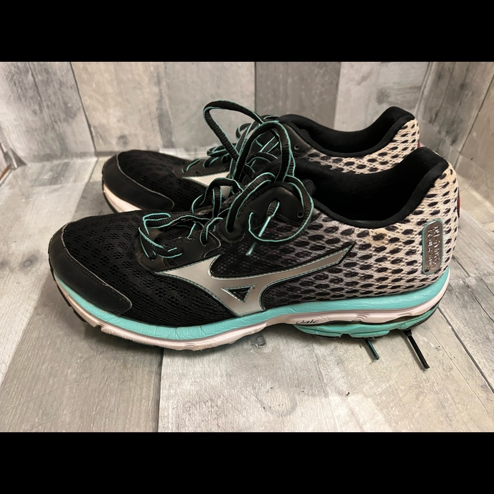 Mizuno womens running shoes size 10